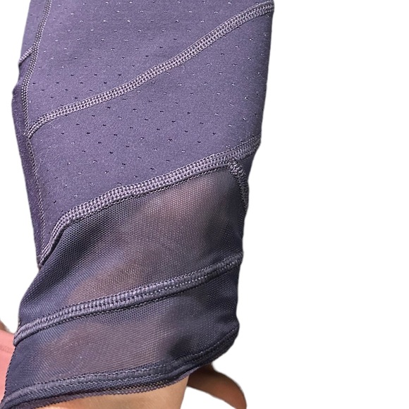 LULULEMON Cropped 25” Low Rise Purple dot Leggings Size 8 - Picture 4 of 4